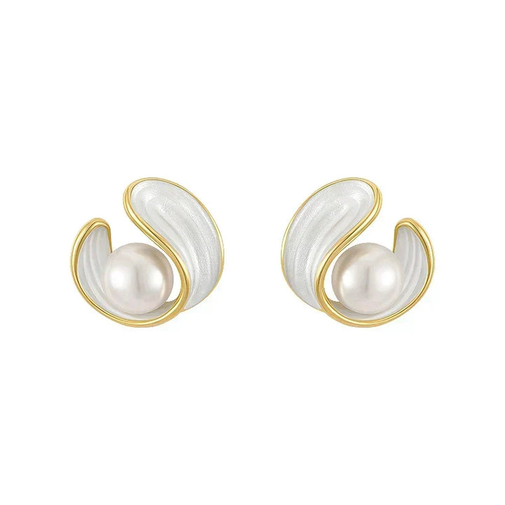 Luxuriöse goldene Ohrringe mit weissem Opal und Perlen