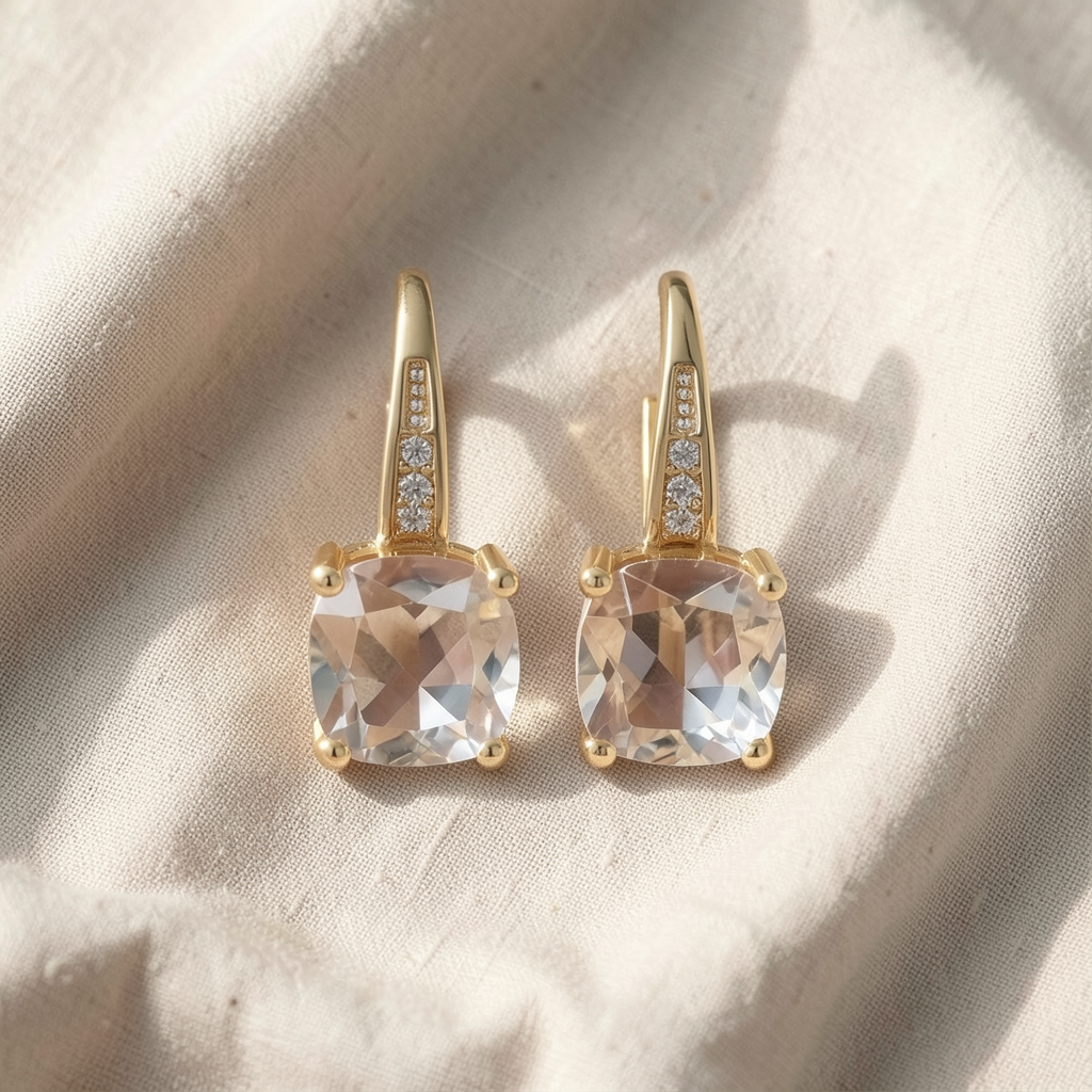 Goldene Creolen mit mystischem Saphir
