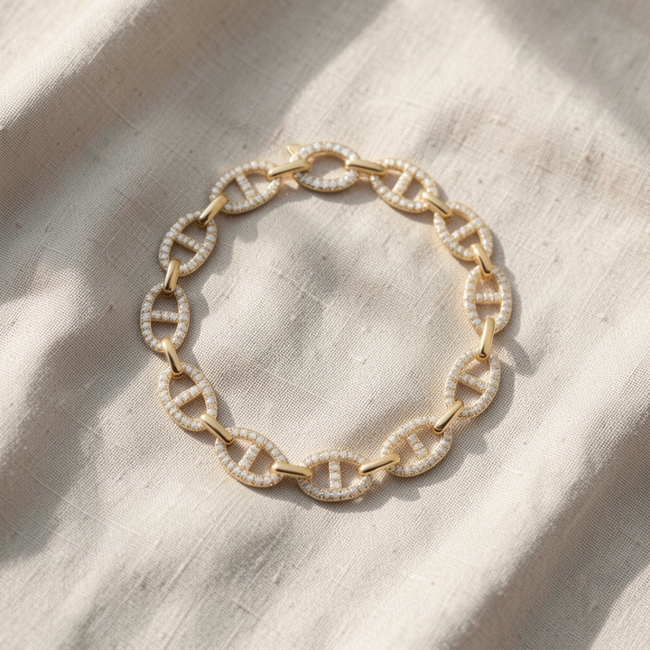 Goldenes luxuriöses Gliederarmband