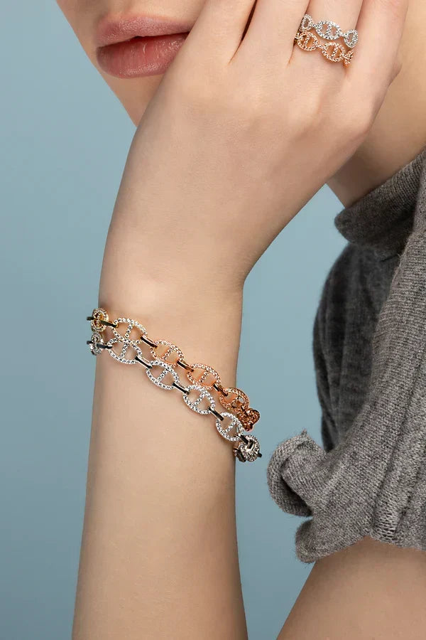 Goldenes luxuriöses Gliederarmband