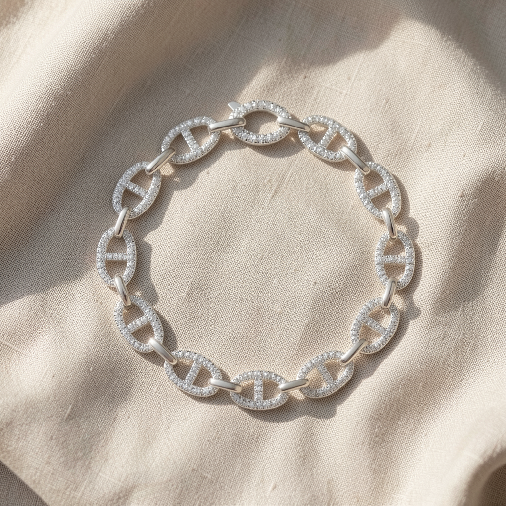 Goldenes luxuriöses Gliederarmband