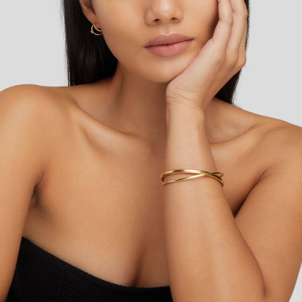 Goldenes geflochtenes Armband