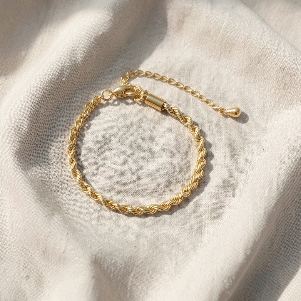 Elegantes geflochtenes Goldarmband