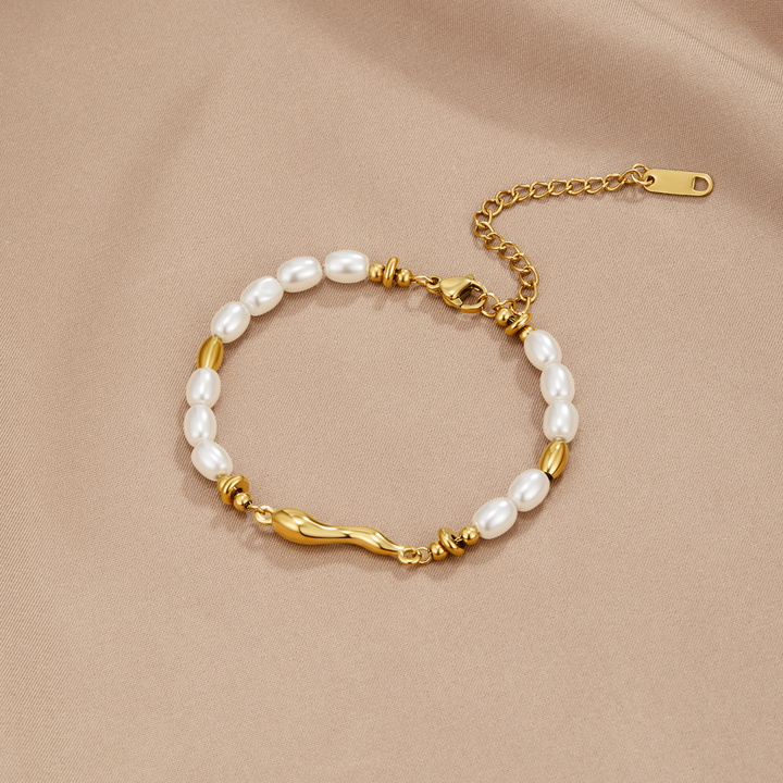 Goldenes Perlenarmband Eleganz