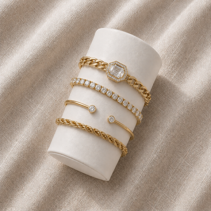 Goldenes geflochtenes Armband