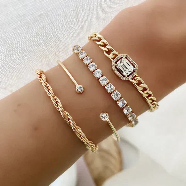 Goldenes geflochtenes Armband