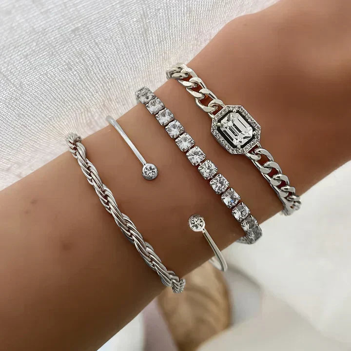 Goldenes geflochtenes Armband