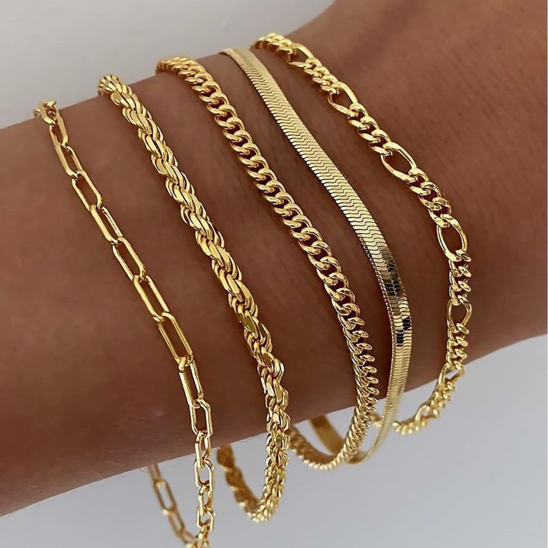 Goldenes Mehrlagen-Armband-Set zum Kombinieren