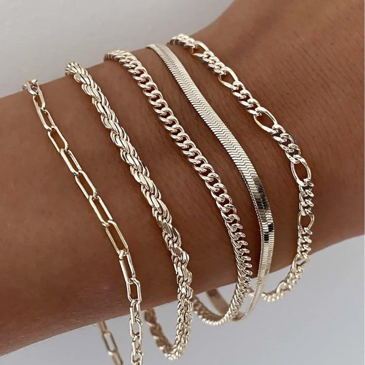 Goldenes Mehrlagen-Armband-Set zum Kombinieren