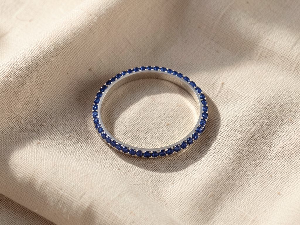 Ring mit blauem Saphir | Weissgold