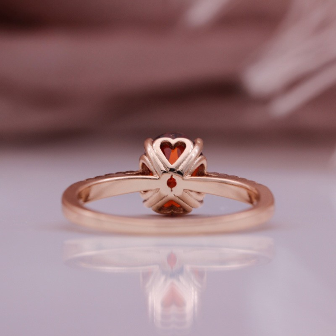Ring mit Moissanit im Cushion-Schliff