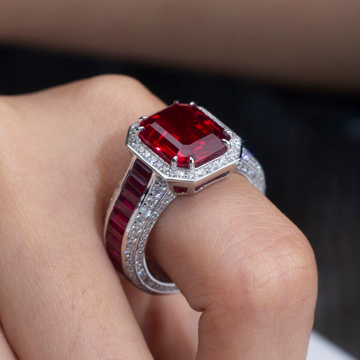 Ring mit im Labor gezüchtetem Rubin
