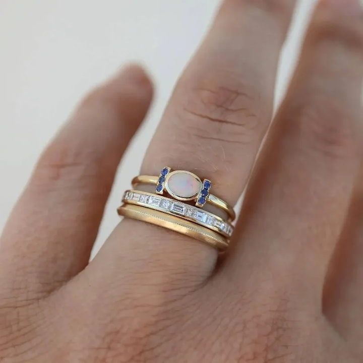 Goldenes Ringset mit Opal