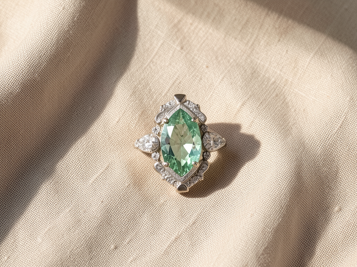 Ring mit Smaragd und Diamant