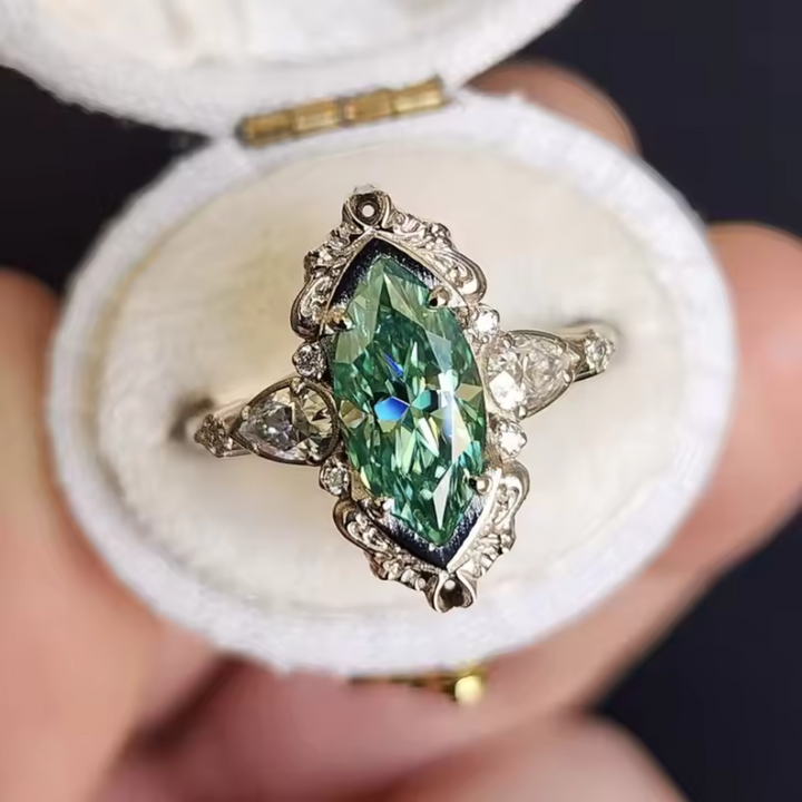 Ring mit Smaragd und Diamant
