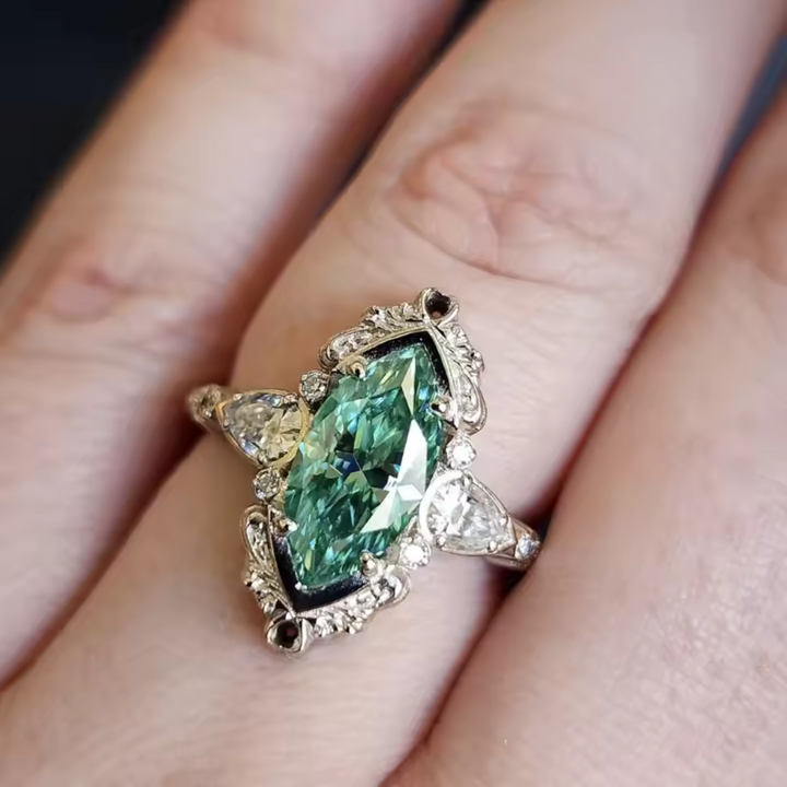 Ring mit Smaragd und Diamant