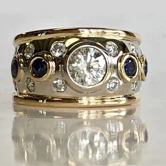 Goldring mit eingelassenen Zirkonia