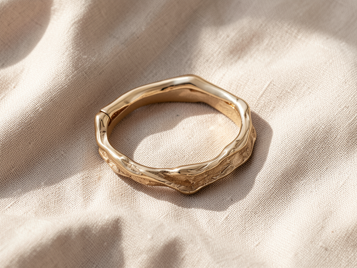 Gehämmerter Goldring