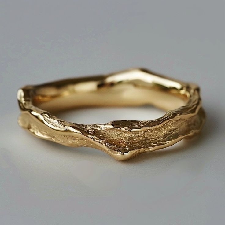 Gehämmerter Goldring