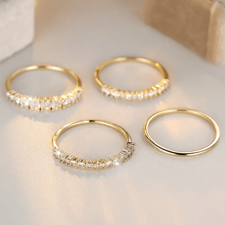 Goldene Stapelringe mit Zirkonia