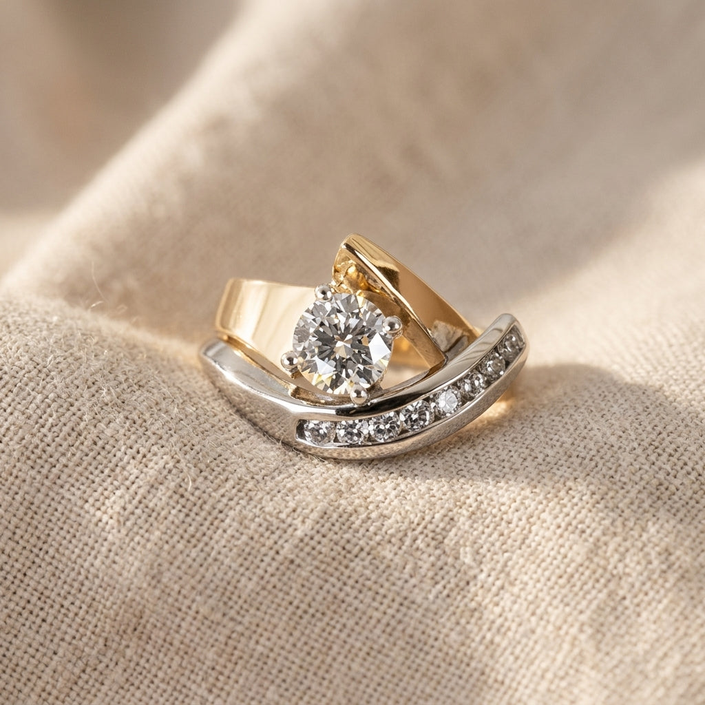 Asymmetrischer Ring mit Diamanten
