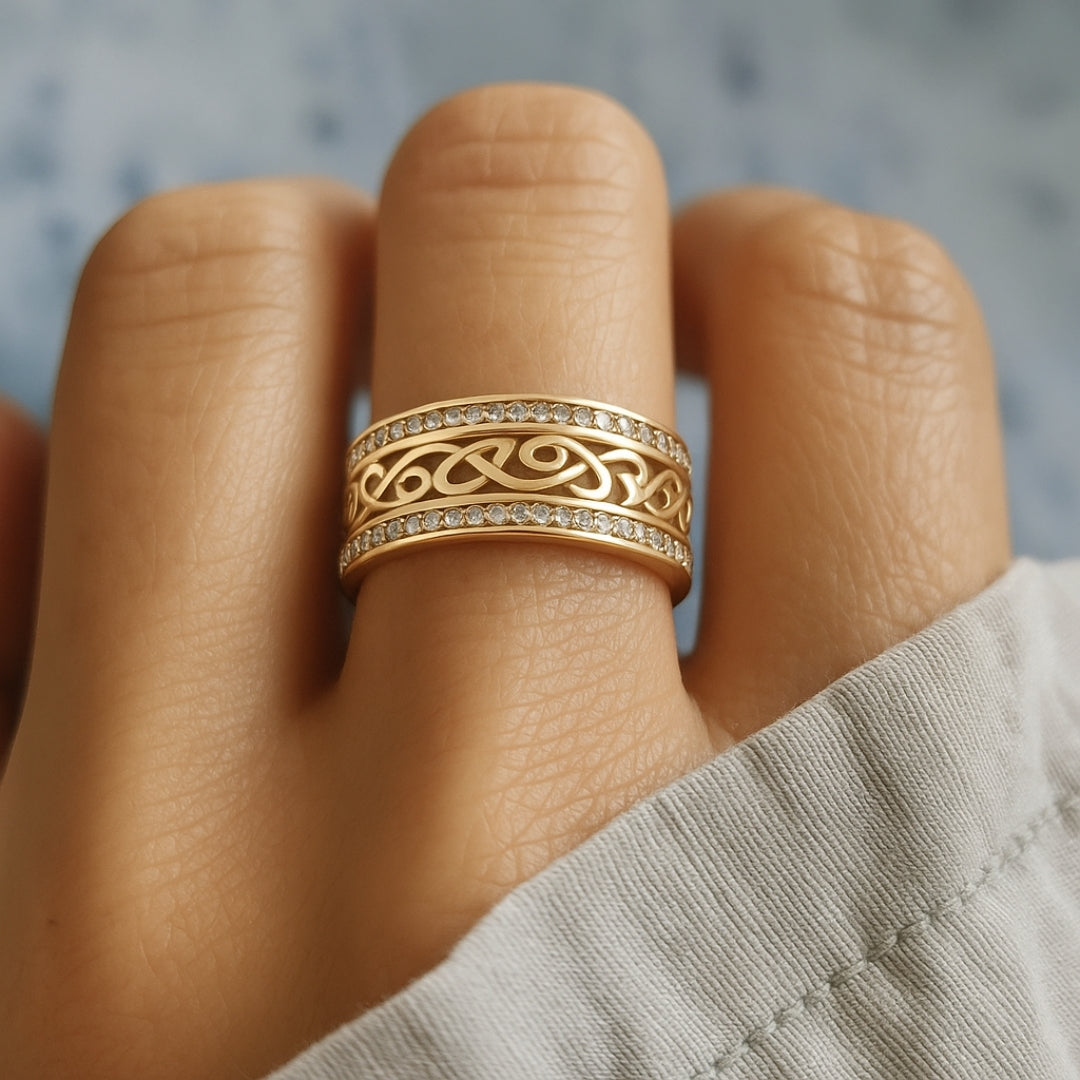 Hohler goldener Ring