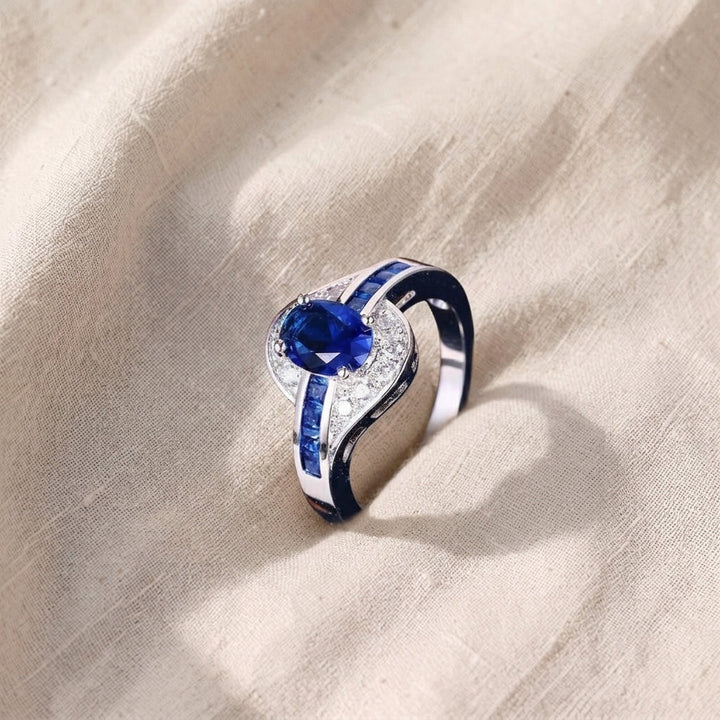 Gewellter Ring mit Saphir | Weissgold