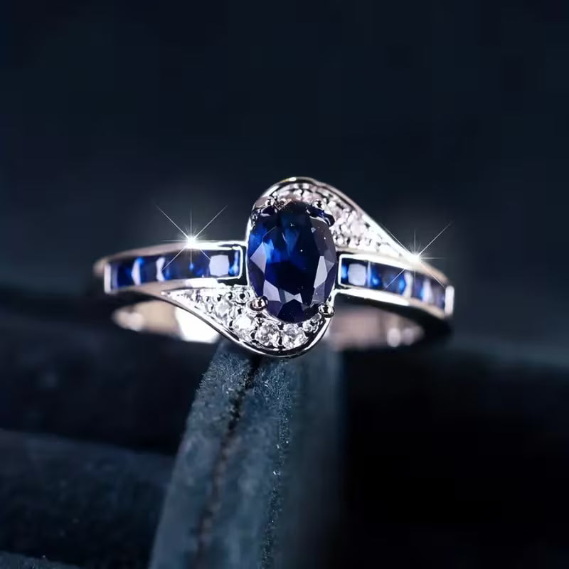 Gewellter Ring mit Saphir | Weissgold