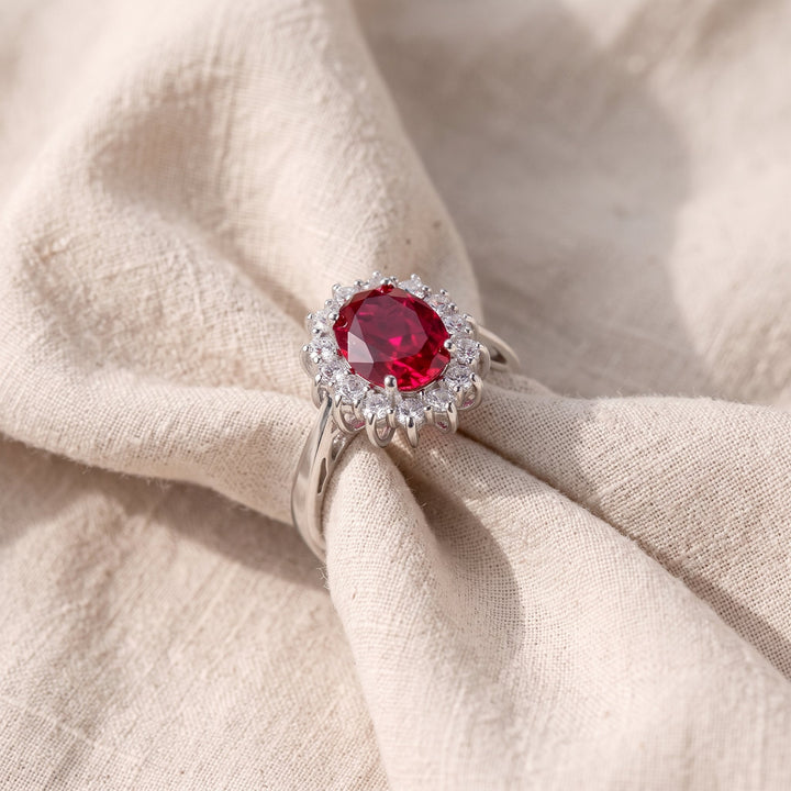 Klassischer Halo-Ring mit Rubin | Weissgold