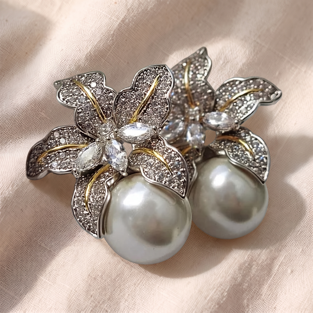 Perlenohrringe Blume | Weissgold