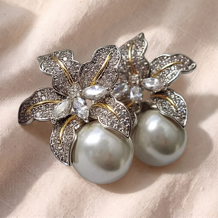 Perlenohrringe Blume | Weissgold