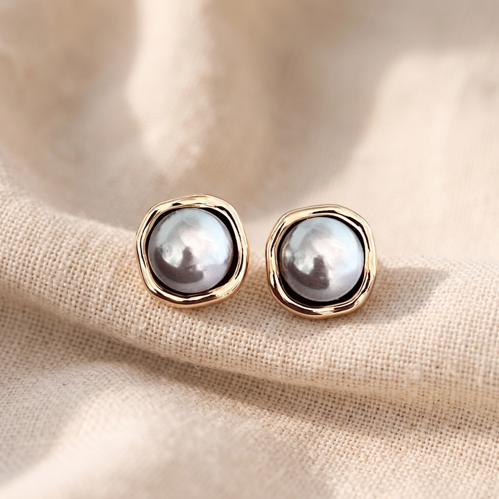 Elegante Ohrringe mit schwarzer Perle