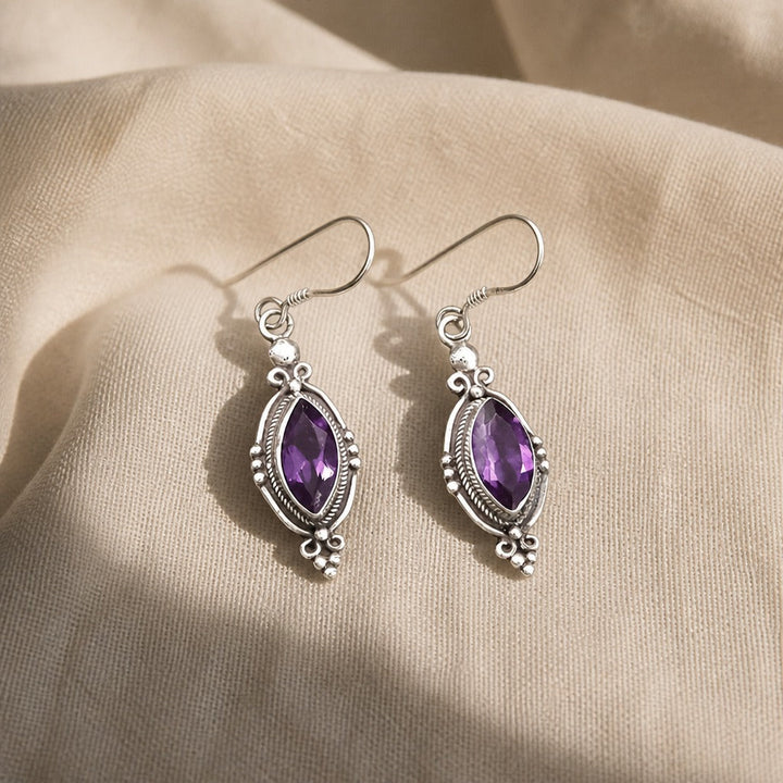 Hakenohrringe mit Amethyst-Kristall