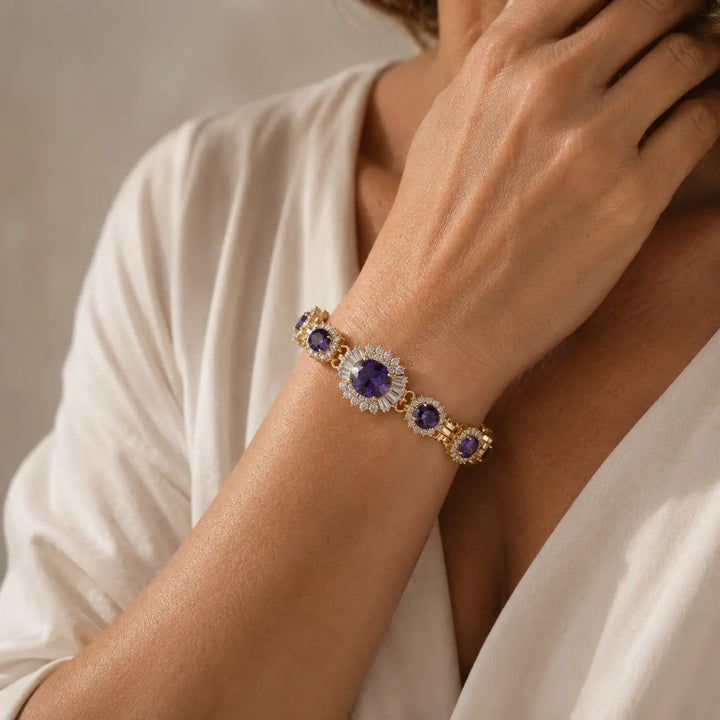 Goldenes Armband mit Amethyst-Anhänger