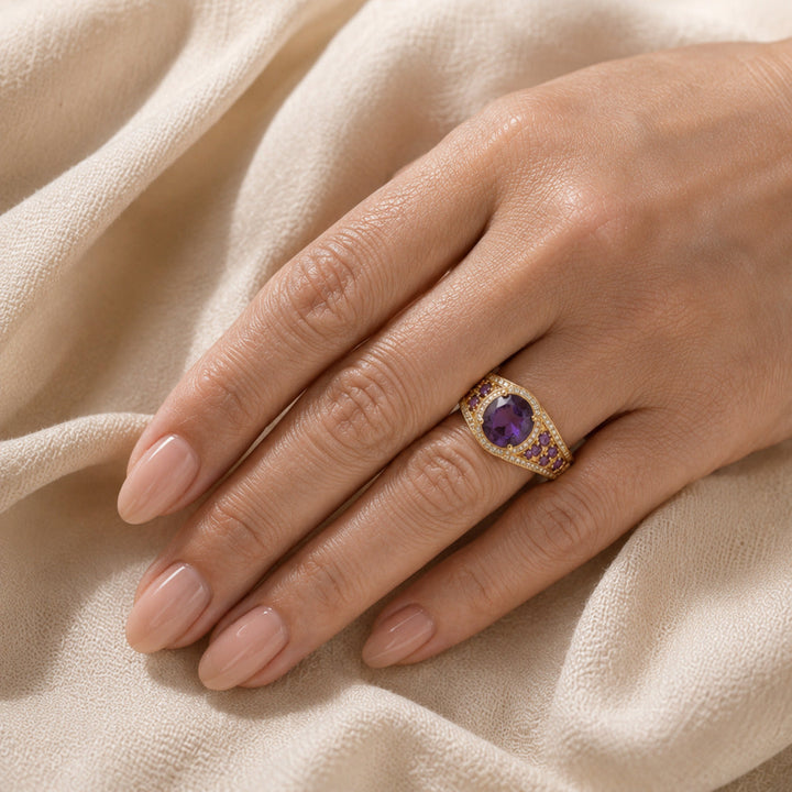 Ring mit ovalem Amethyst und Zirkonia