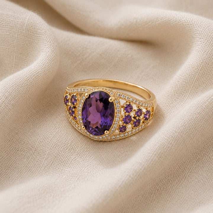 Ring mit ovalem Amethyst und Zirkonia