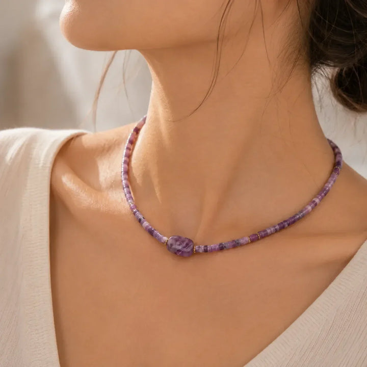 Handgefertigter Choker aus Amethystperlen