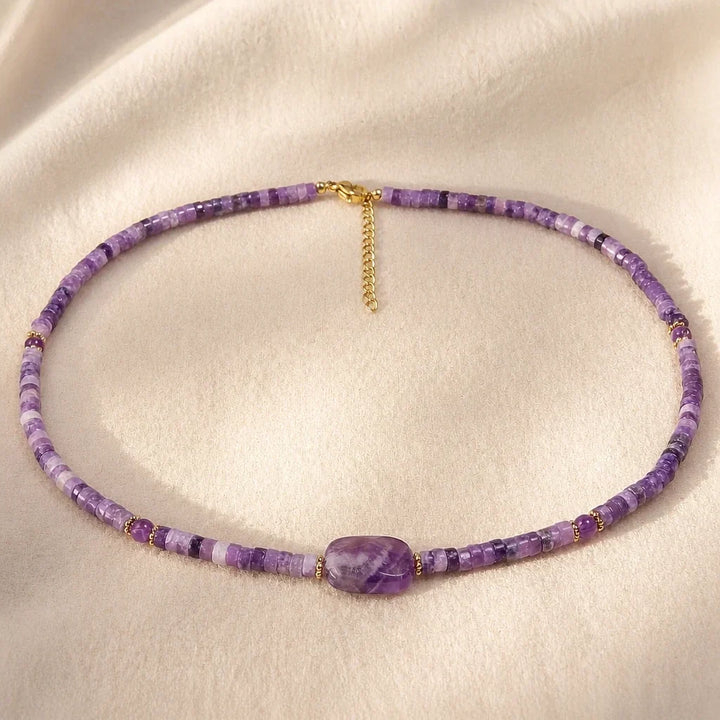 Handgefertigter Choker aus Amethystperlen