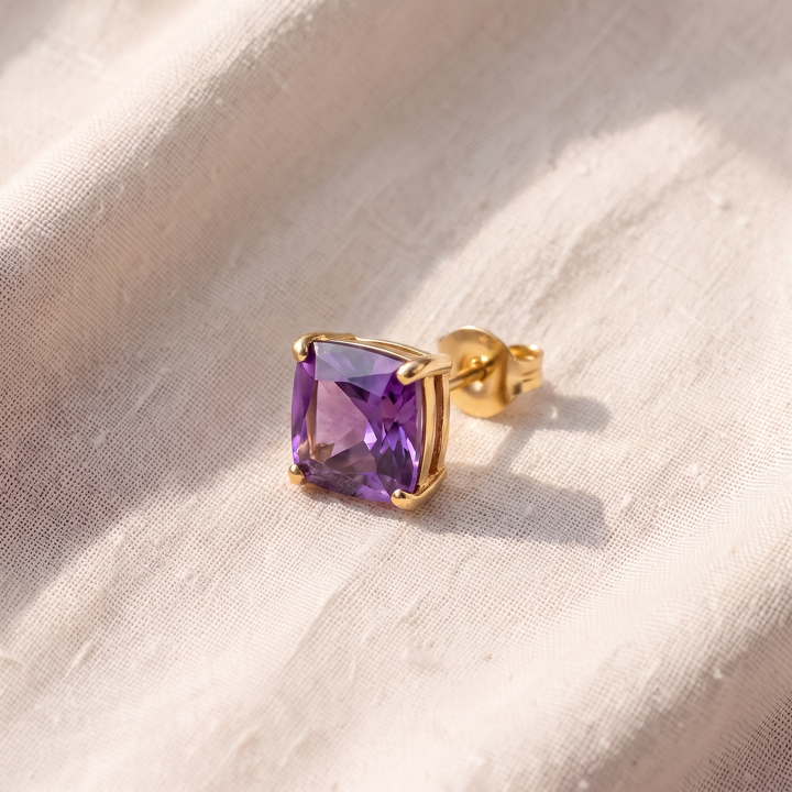 Kleine Ohrstecker mit Amethyst im Schachbrettschliff