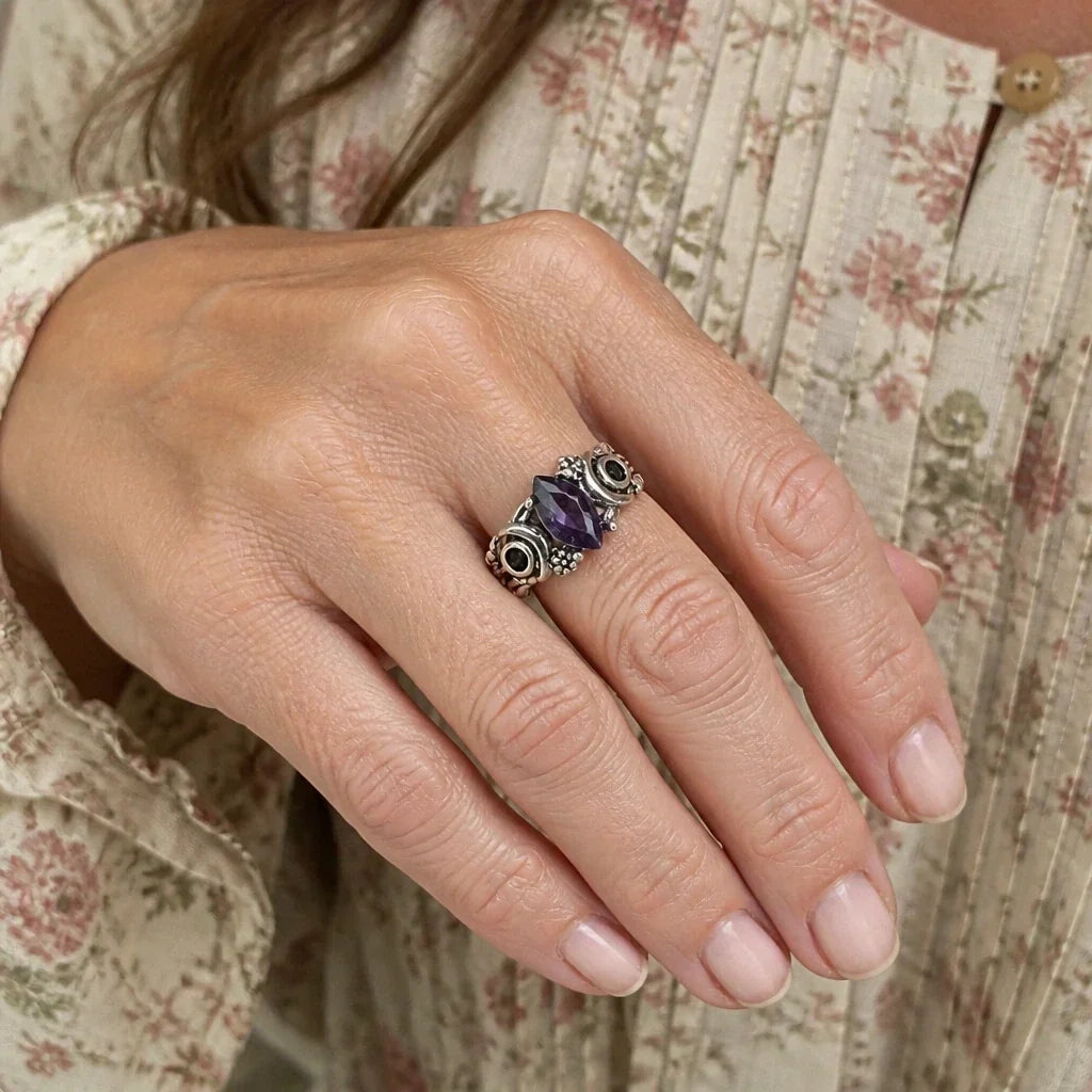 Ring mit Halbmond-Motiv