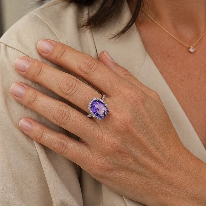Silberring mit ovalem Amethyst und Zirkonia