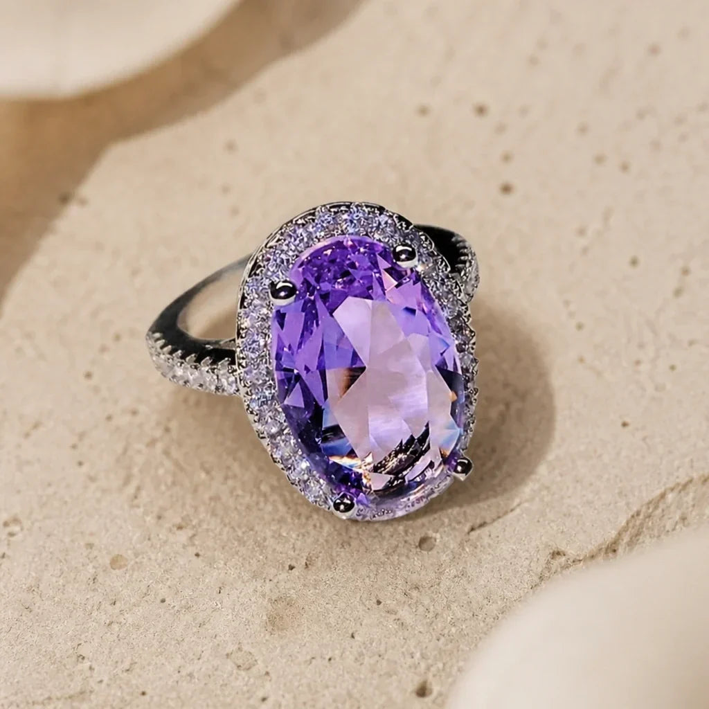 Silberring mit ovalem Amethyst und Zirkonia
