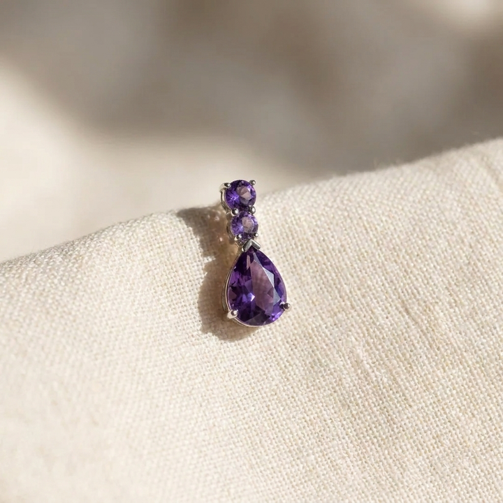 Funkelnde Hängeohrringe mit Amethyst