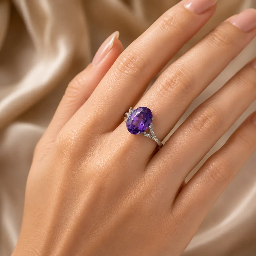 Ikonischer Silberring mit Amethyst und Zirkonia