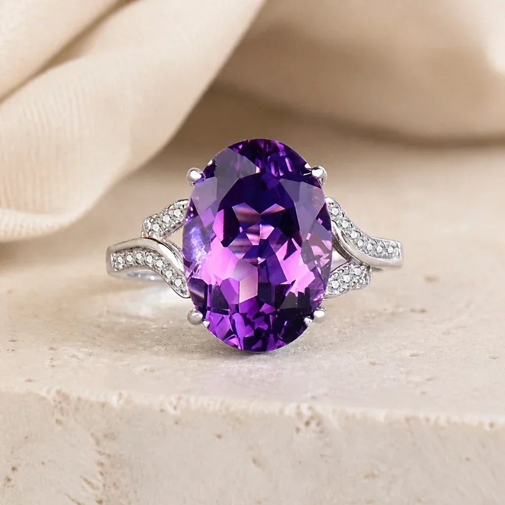 Ikonischer Silberring mit Amethyst und Zirkonia
