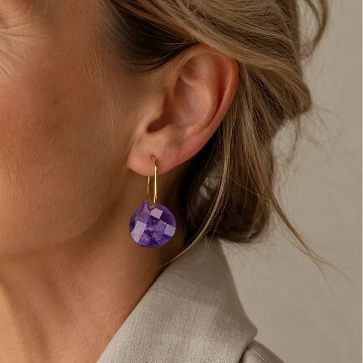 Geometrische Hängeohrringe mit facettiertem Amethyst