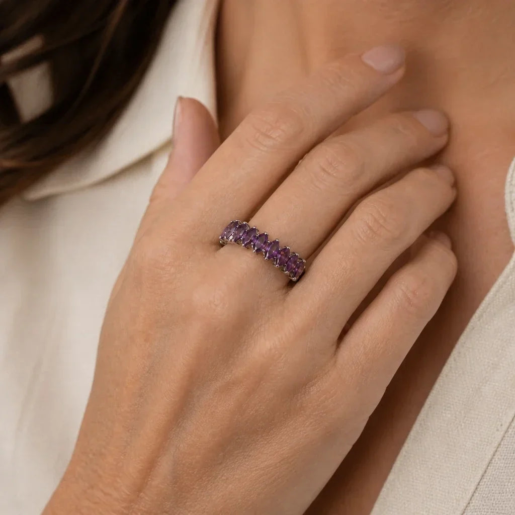 Memoire-Ring mit Steinen im Marquise-Schliff
