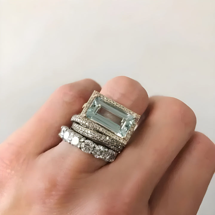 Set aus silbernen Ringen mit Türkisglas