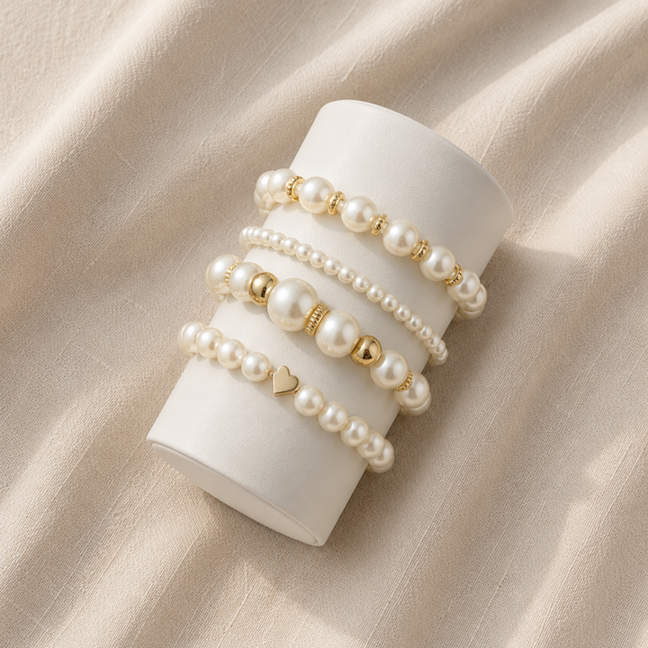 Set mit vier Perlenarmbändern zum Kombinieren