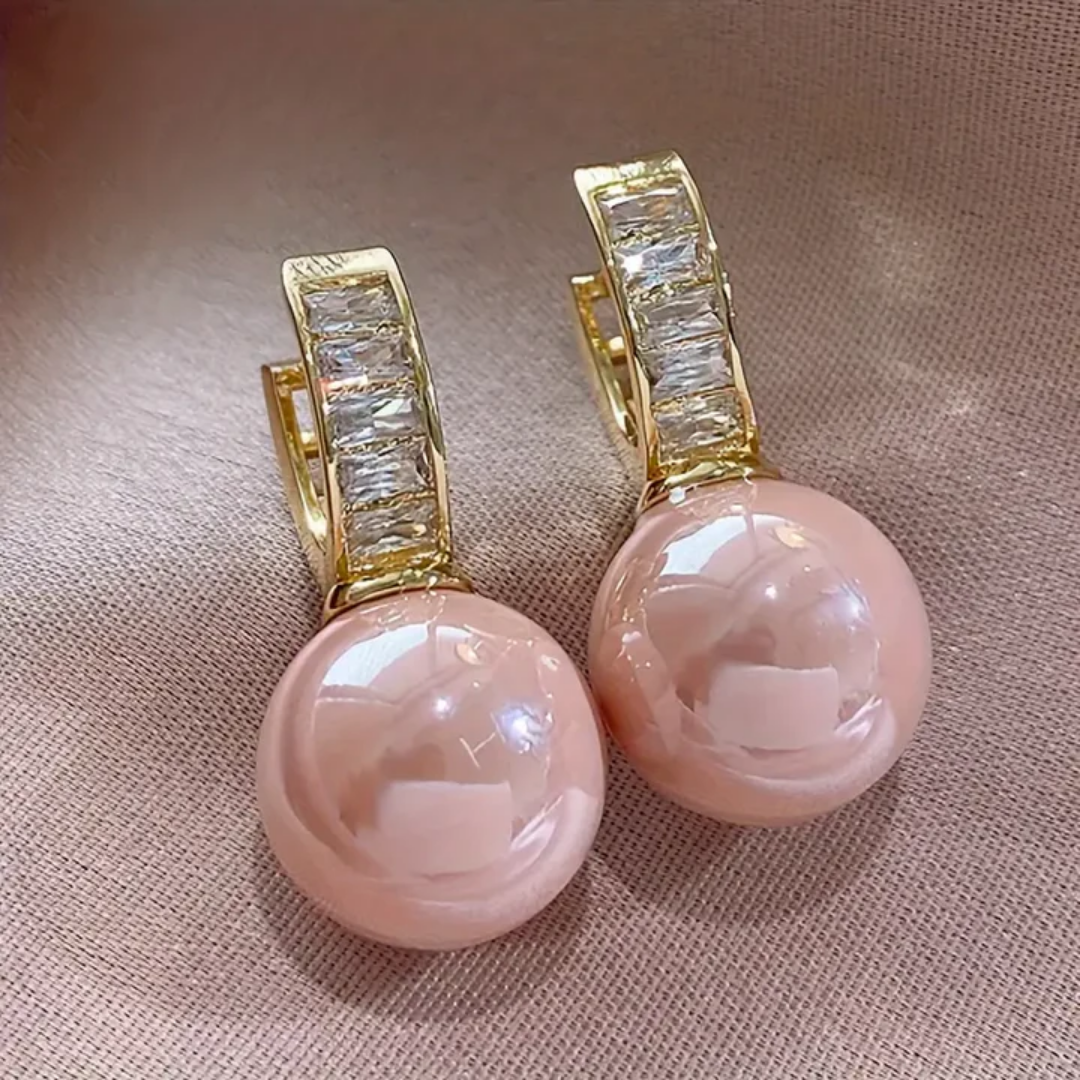 Goldene Ohrringe mit rosa Perlen und Zirkonia